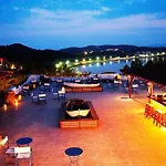 Agionissi אתר נופש 4*