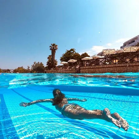 Θέρετρο Agionissi 4*